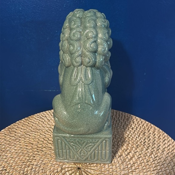 Vintage Fu Dog Ceramic Statuette with Celadon Green Crackle Finish 10.5” - Picture 3 of 6